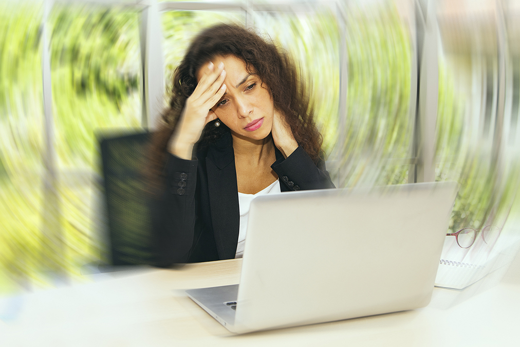 Read more about the article Why You Feel Dizzy And Lightheaded (It May Be Serious)